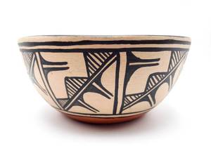 lot 84 image: Alvina Garcia Signed Santo Domingo Native American Pottery Bowl