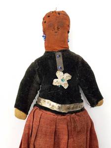 lot 92 image: Antique Native American Childrens Hand-Made Doll