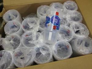 lot 42 image: Case of 720 Plastic 32 ounce Cups  ...