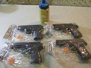 lot 137 image: 4 Airsoft Guns and Bottle of 2000 B...