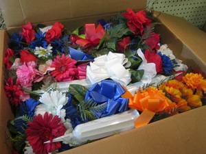 lot 159 image: Box Full of Assorted Fake Flowers  ...