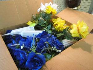 lot 160 image: Box Full of Assorted Fake Flowers  ...