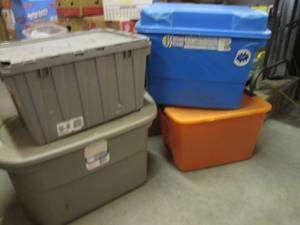 lot 205 image: Lot of Totes with Lids  RED...