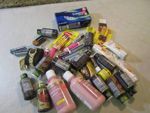 lot 221 image: Lot of Assorted Personal Items Etc....