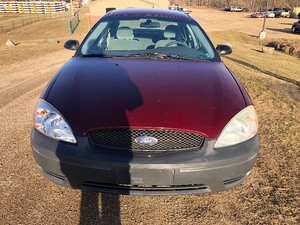lot 2 image: 2005 Ford Taurus SE