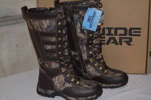 lot 11 image: Sportsmans 225 Boot and Shoe