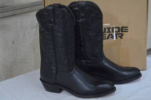 lot 13 image: Sportsmans 225 Boot and Shoe