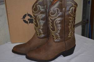 lot 17 image: Sportsmans 225 Boot and Shoe