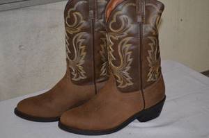 lot 18 image: Sportsmans 225 Boot and Shoe