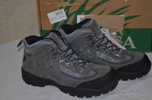 lot 32 image: Sportsmans 225 Boot and Shoe