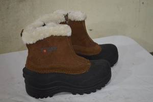 lot 71 image: Sportsmans 225 Boot and Shoe