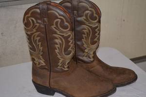 lot 101 image: Sportsmans 225 Boot and Shoe