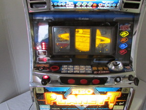 lot 23 image: Slot Machine