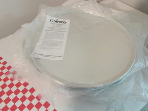 lot 32 image: Pizza Pans and Boxes