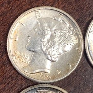 Lot Of (7) Mercury Silver Dimes (1...