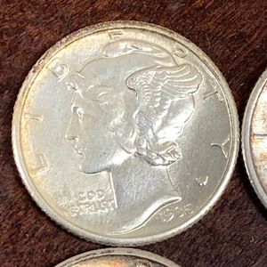 Lot Of (7) Mercury Silver Dimes (1...