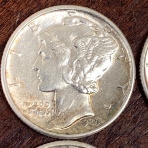 Lot Of (7) Mercury Silver Dimes  (...