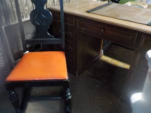 lot 158 image: Wood Desk & Wood Chair...