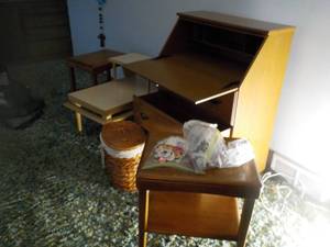 lot 187 image: Desk with 3 Drawers, 3 End Tables, ...