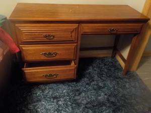 lot 200 image: Desk  ...