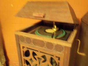 lot 205 image: Vintage Phonograph...