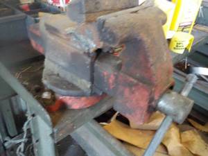 lot 7 image: Metal Work Bench Bench Only With 5...