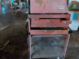 lot 46 image: Hoyt Tool Bench...