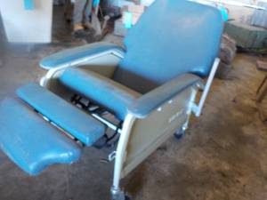 lot 47 image: Bluemex Dentist Chair Missing One W...