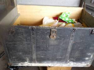 lot 75 image: Trunk Full Of Material...