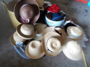 lot 115 image: Assortment of Straw Hats in Hat Box...