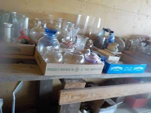 lot 126 image: Shelf Full of Glass Items (Vases, P...