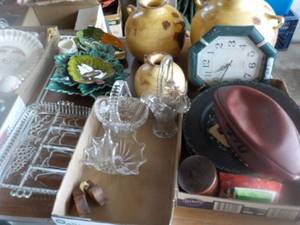 lot 128 image: Table Full of Glassware, Pyrex, Bow...