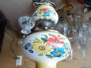 lot 140 image: Vintage Style Hurricane Lamp...