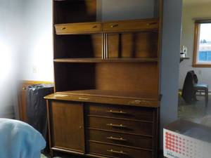 lot 176 image: Wood 3 pc. Decorative Cabinet...