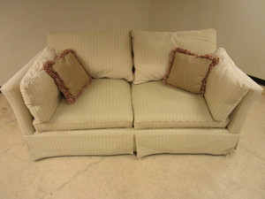 lot 101 image: SOFA