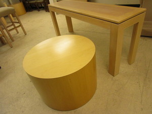 lot 104 image: ACCENT TABLES