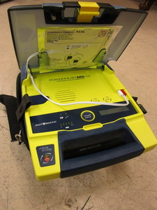 lot 121 image: CARDIAC SCIENCE POWERHEART AED G3 AUTOMATED EXTERNAL DEFIBRILLATOR