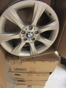 lot 133 image: BMW 18x8 WHEEL RIMS