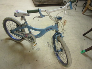 lot 155 image: SCHWINN DEELITE CHILD BIKE