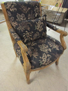 lot 158 image: SCHNADIG ACCENT CHAIR