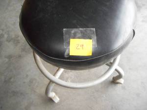 lot 29 image: Mechanics Roller Chair Stool