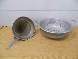 Lot of 2 Colandars