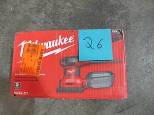 lot 26 image: Milwaukee 6033-21 3 Amp 14 Sheet Corded Palm Sander