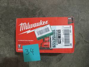 lot 34 image: Milwaukee 6033-21 3 Amp 14 Sheet Corded Palm Sander