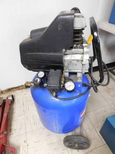 lot 11 image: Campbell Hausfeld Air Compressor