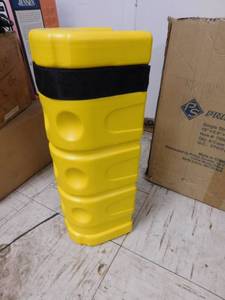 lot 14 image: 6 -  Single Strap Rack Bumpers