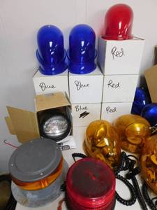 lot 17 image: Large Lot of Warning & Emergency Lights