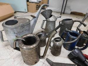 lot 18 image: Misc. Lot of Vintage Oil Cans