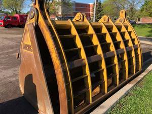lot 1A image: Empire Grapple Bucket Wheel Loader Attachment