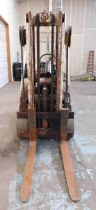 lot 21 image: 6000lb Hyster S60ES Forklift